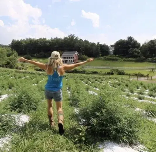 Woman-in-Hemp-Frannys-Farmacy